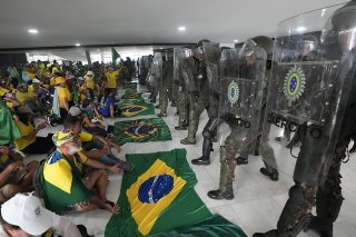 Le 8 janvier, une semaine après l'investiture du président de gauche Luiz Inacio Lula da Silva, des milliers de bolsonaristes ont fait irruption dans les bâtiments du palais présidentiel, du Parlement et de la Cour suprême, y faisant des dégâts co...
